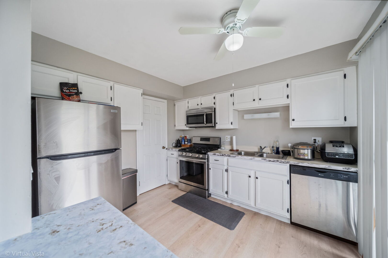 1402 Walnut Circle, Carol Stream, IL 60188