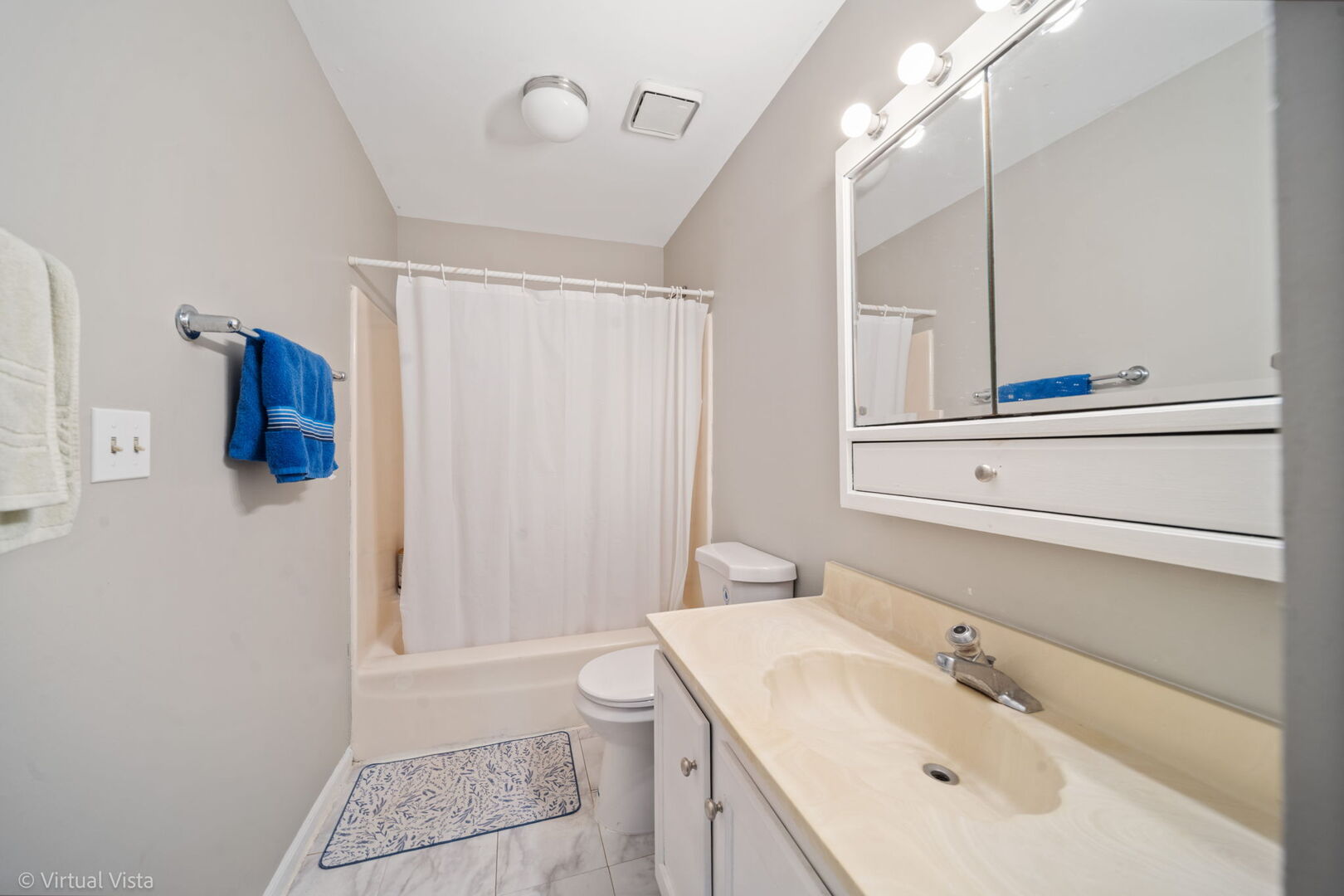 1402 Walnut Circle, Carol Stream, IL 60188