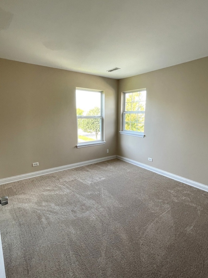 233 Pawtucket Avenue, Elgin, IL 60124