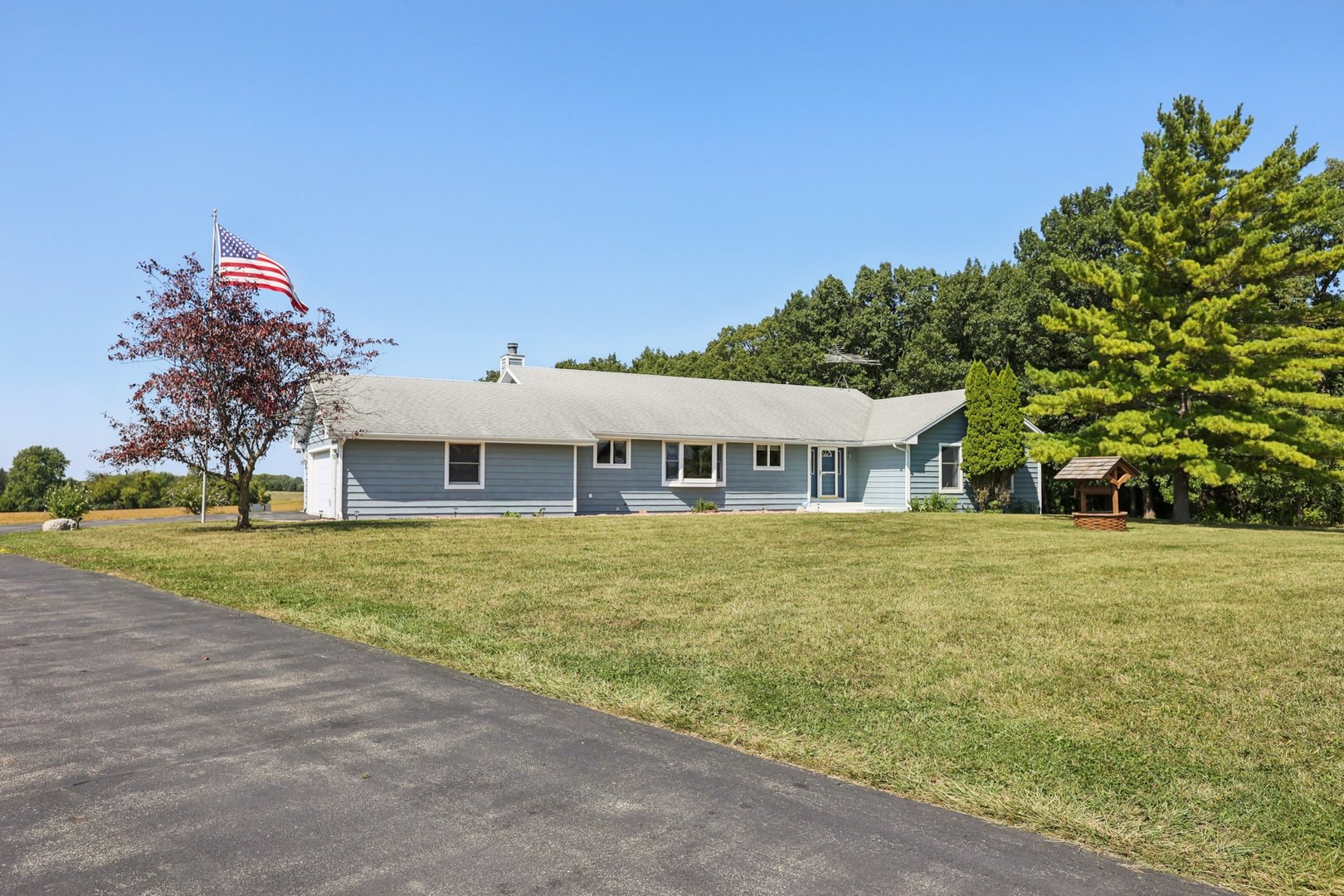 33336 N Fish Lake Road, Ingleside, IL 60041