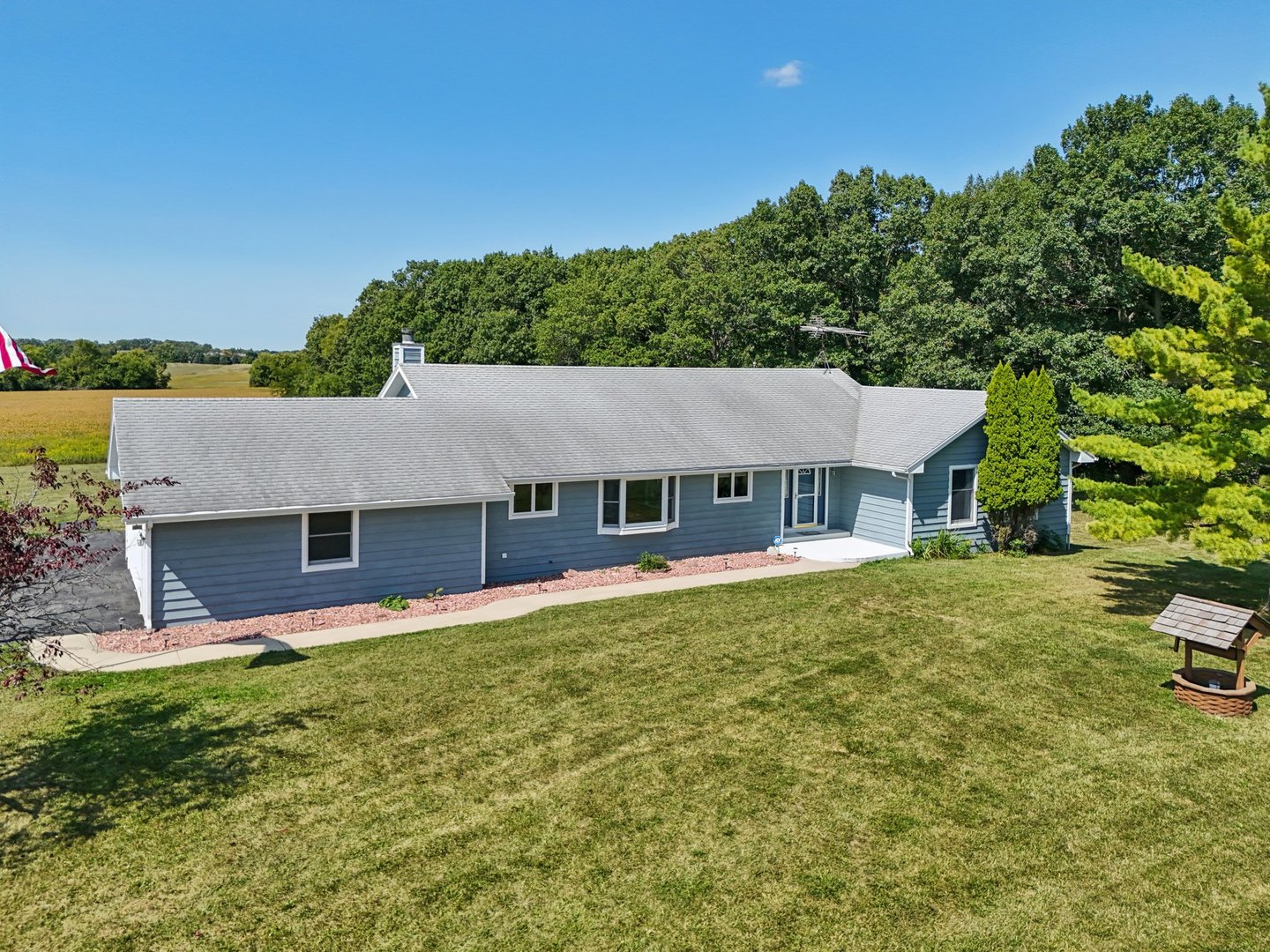 33336 N Fish Lake Road, Ingleside, IL 60041