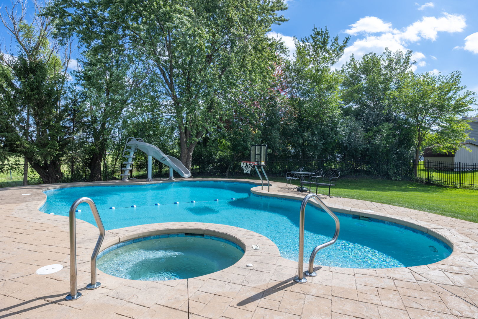 713 Oklahoma Way, Elk Grove Village, IL 60007