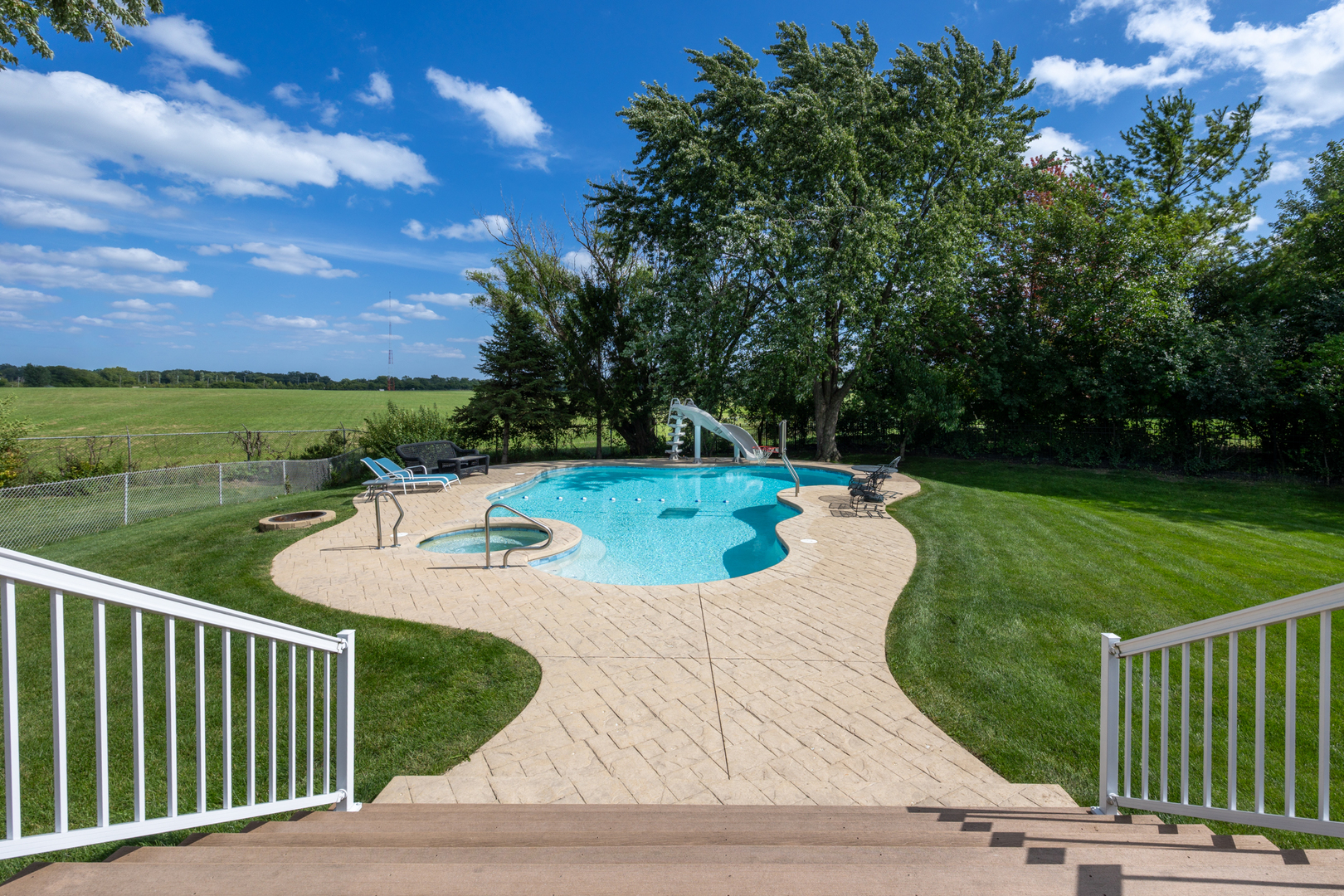 713 Oklahoma Way, Elk Grove Village, IL 60007