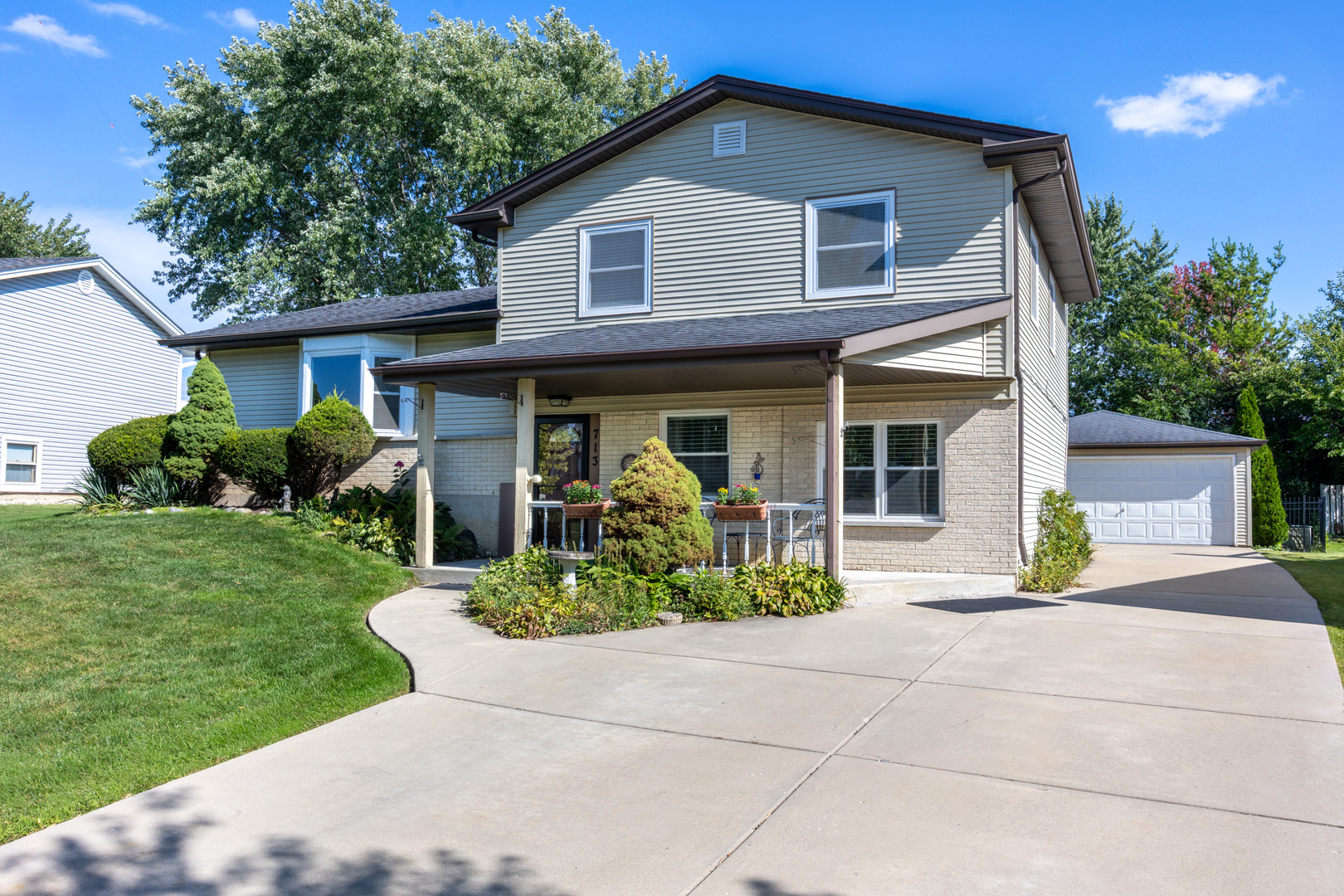 713 Oklahoma Way, Elk Grove Village, IL 60007