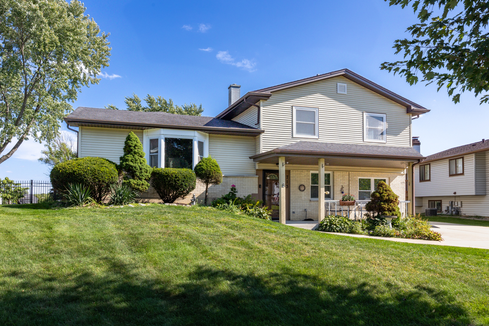 713 Oklahoma Way, Elk Grove Village, IL 60007