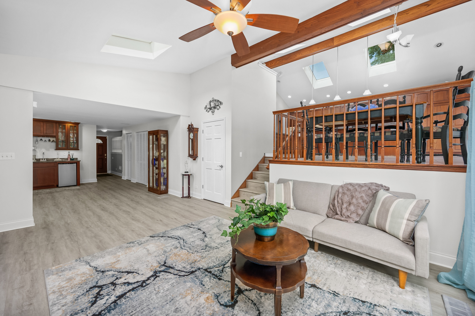713 Oklahoma Way, Elk Grove Village, IL 60007