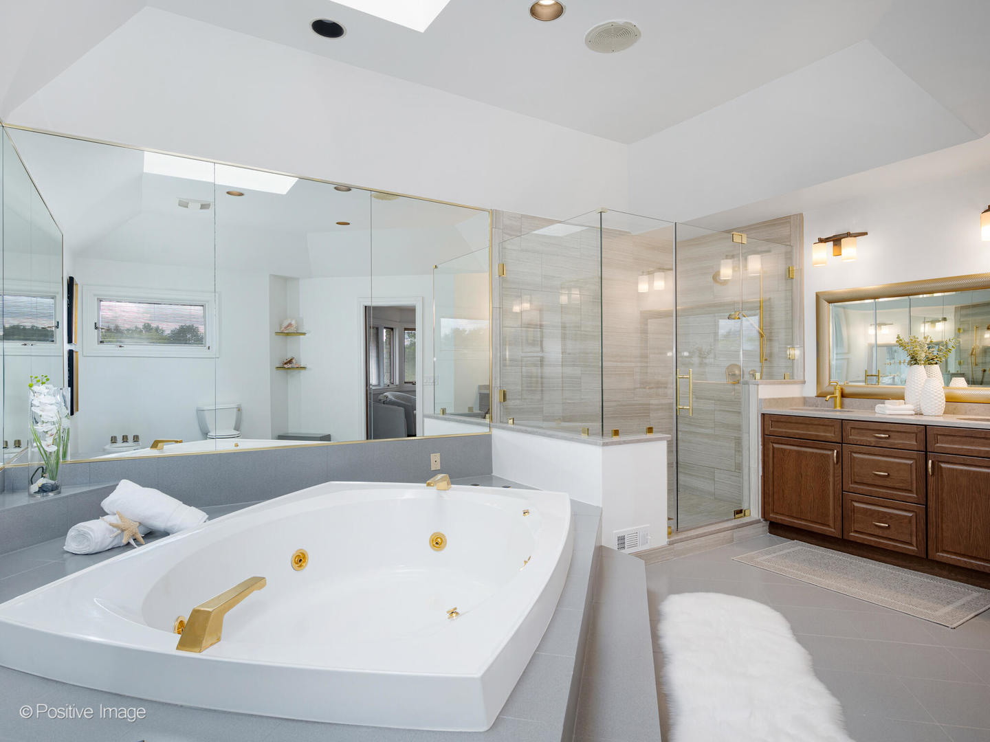 802 Midwest Club Parkway, Oak Brook, IL 60523