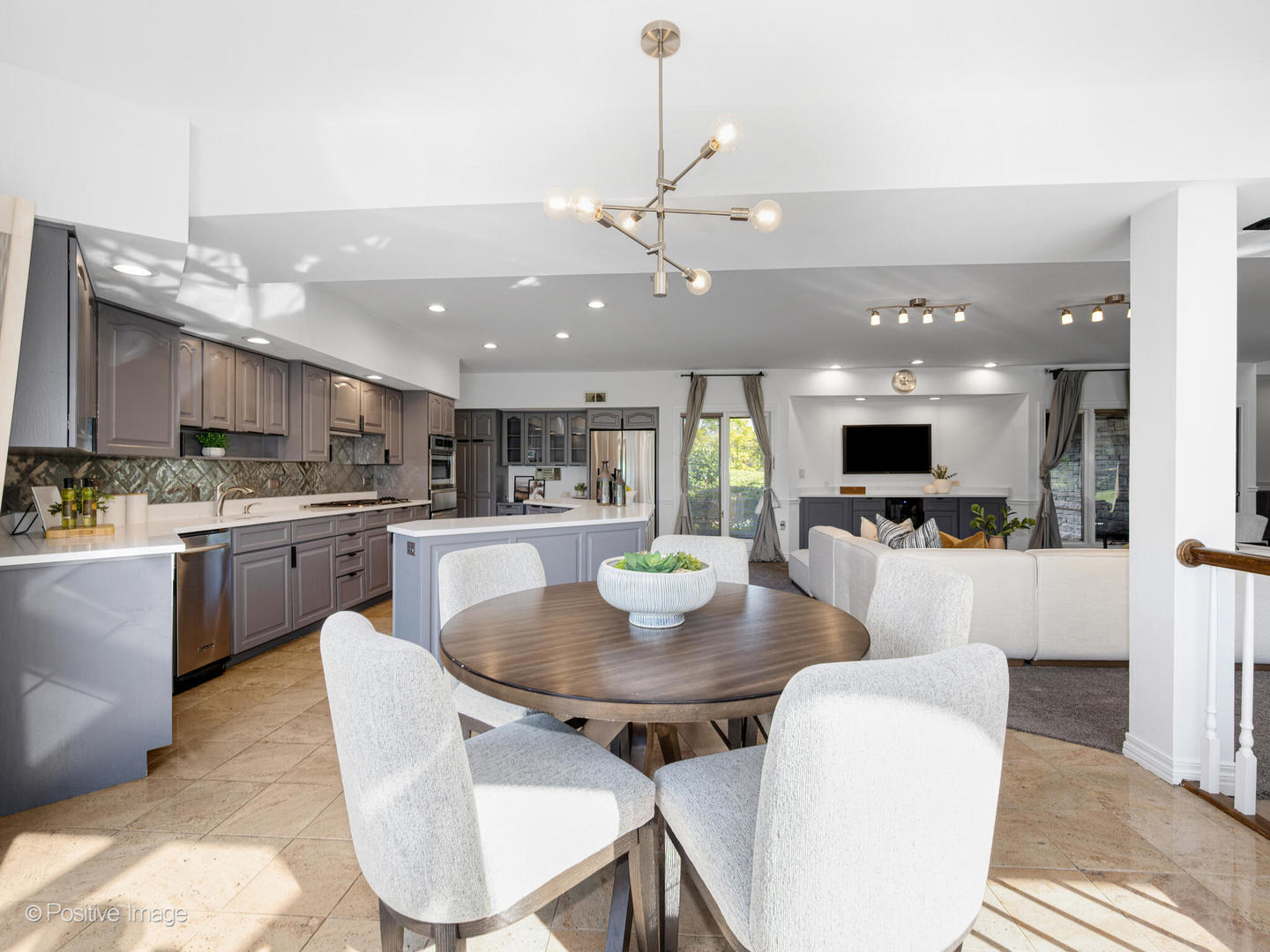 802 Midwest Club Parkway, Oak Brook, IL 60523
