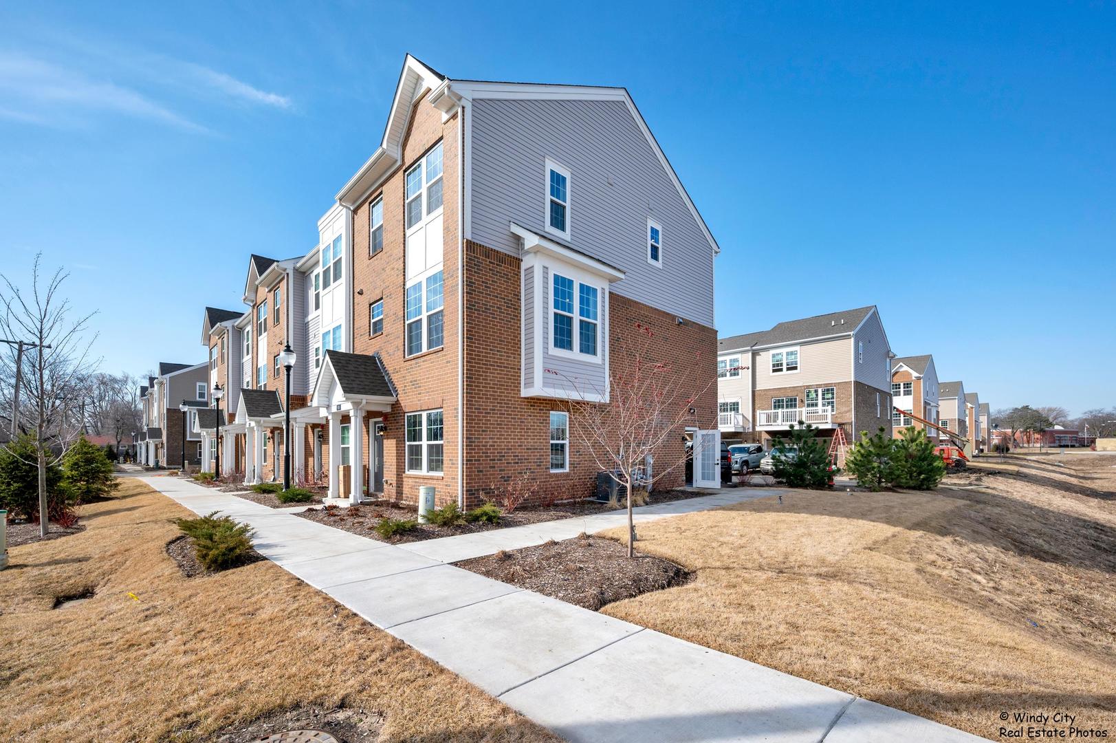 908 Jenkins Court, Wheeling, IL 60090