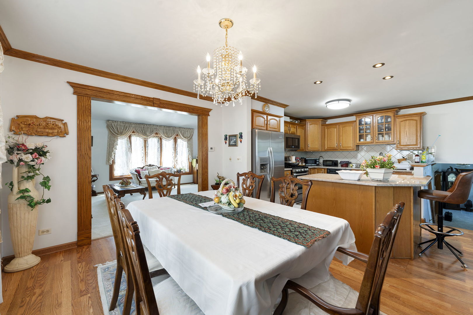 748 Yorkshire Lane, Des Plaines, IL 60016