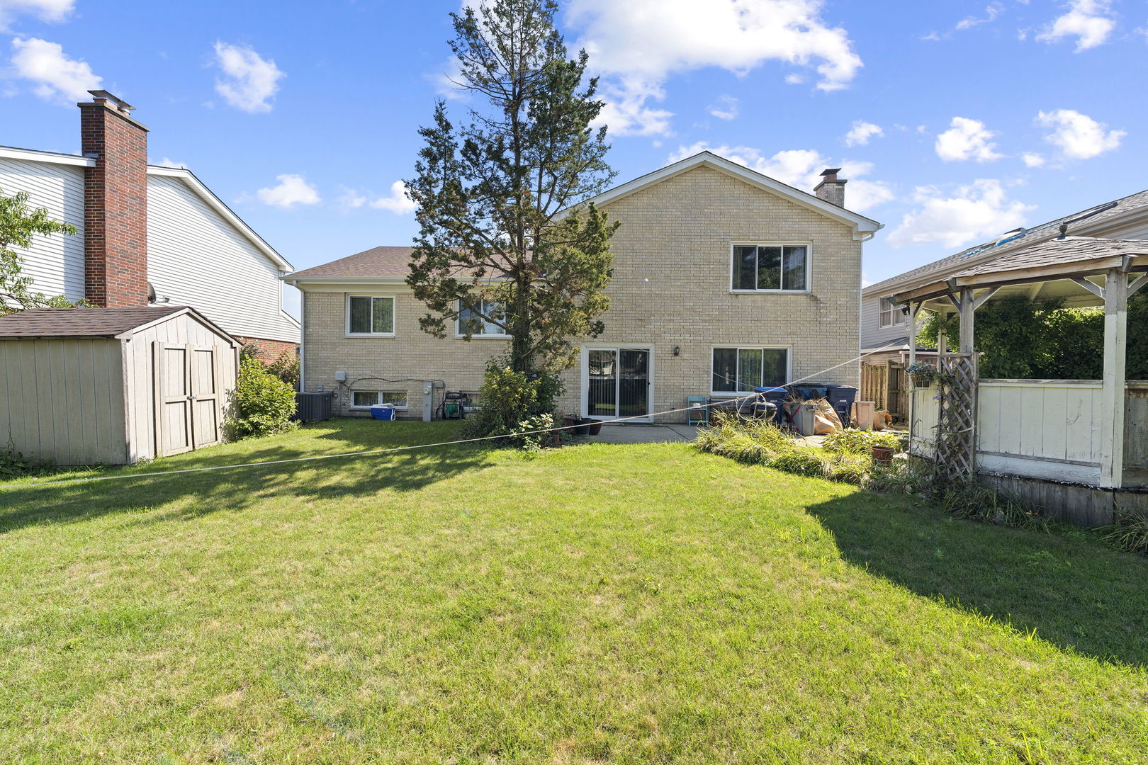 748 Yorkshire Lane, Des Plaines, IL 60016