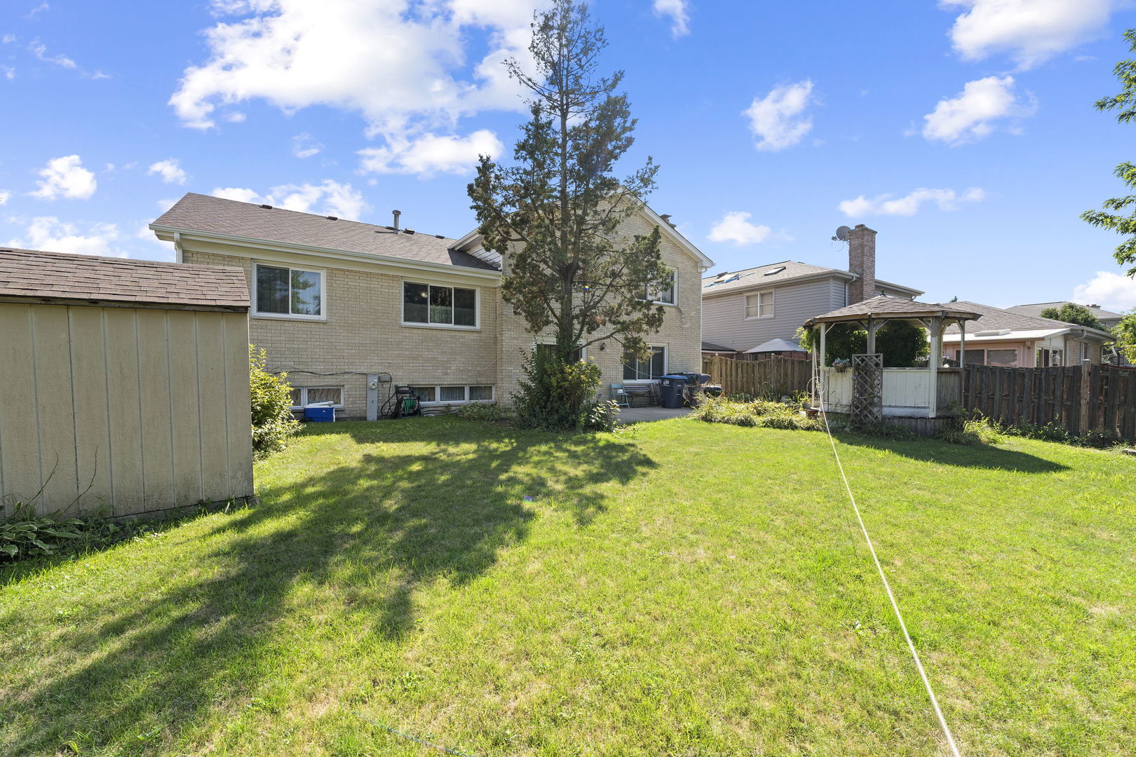 748 Yorkshire Lane, Des Plaines, IL 60016