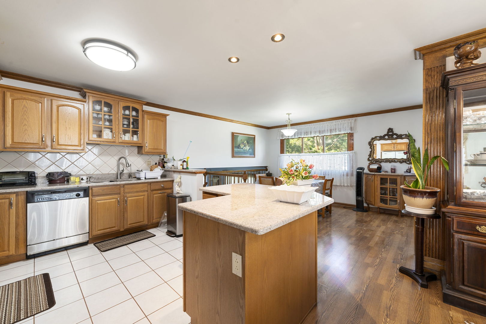 748 Yorkshire Lane, Des Plaines, IL 60016