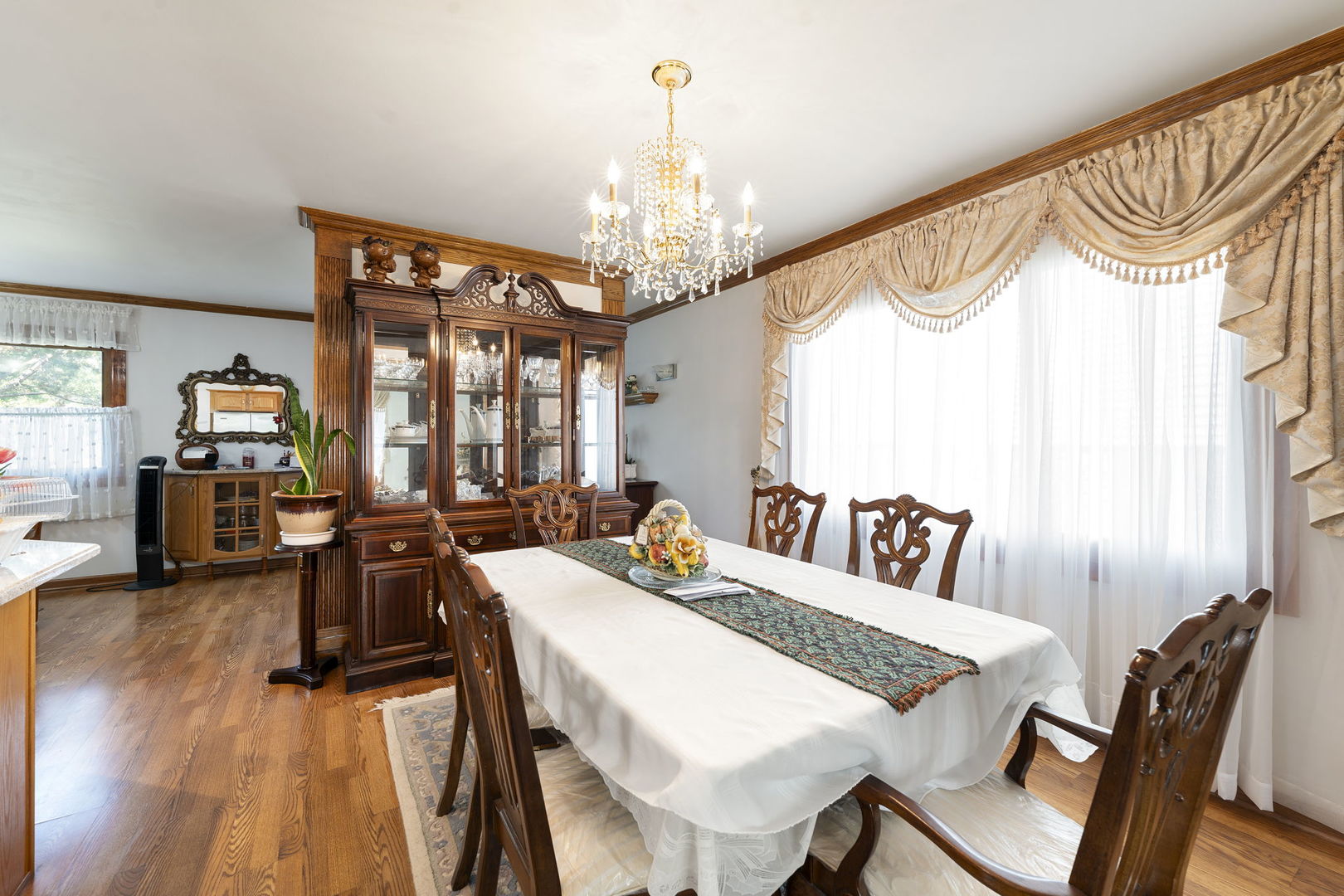 748 Yorkshire Lane, Des Plaines, IL 60016