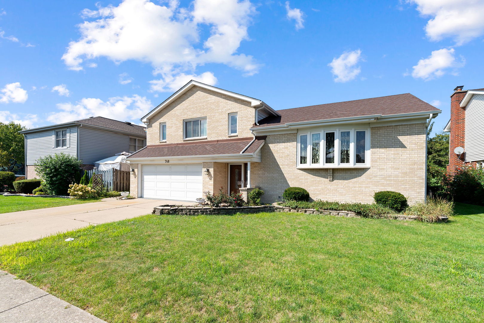748 Yorkshire Lane, Des Plaines, IL 60016