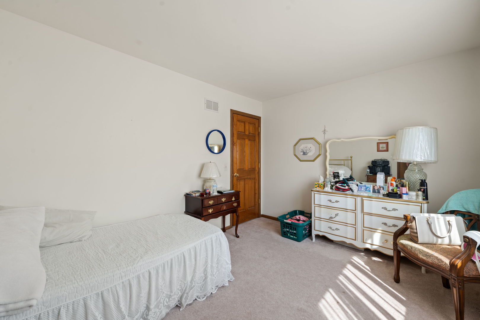 748 Yorkshire Lane, Des Plaines, IL 60016