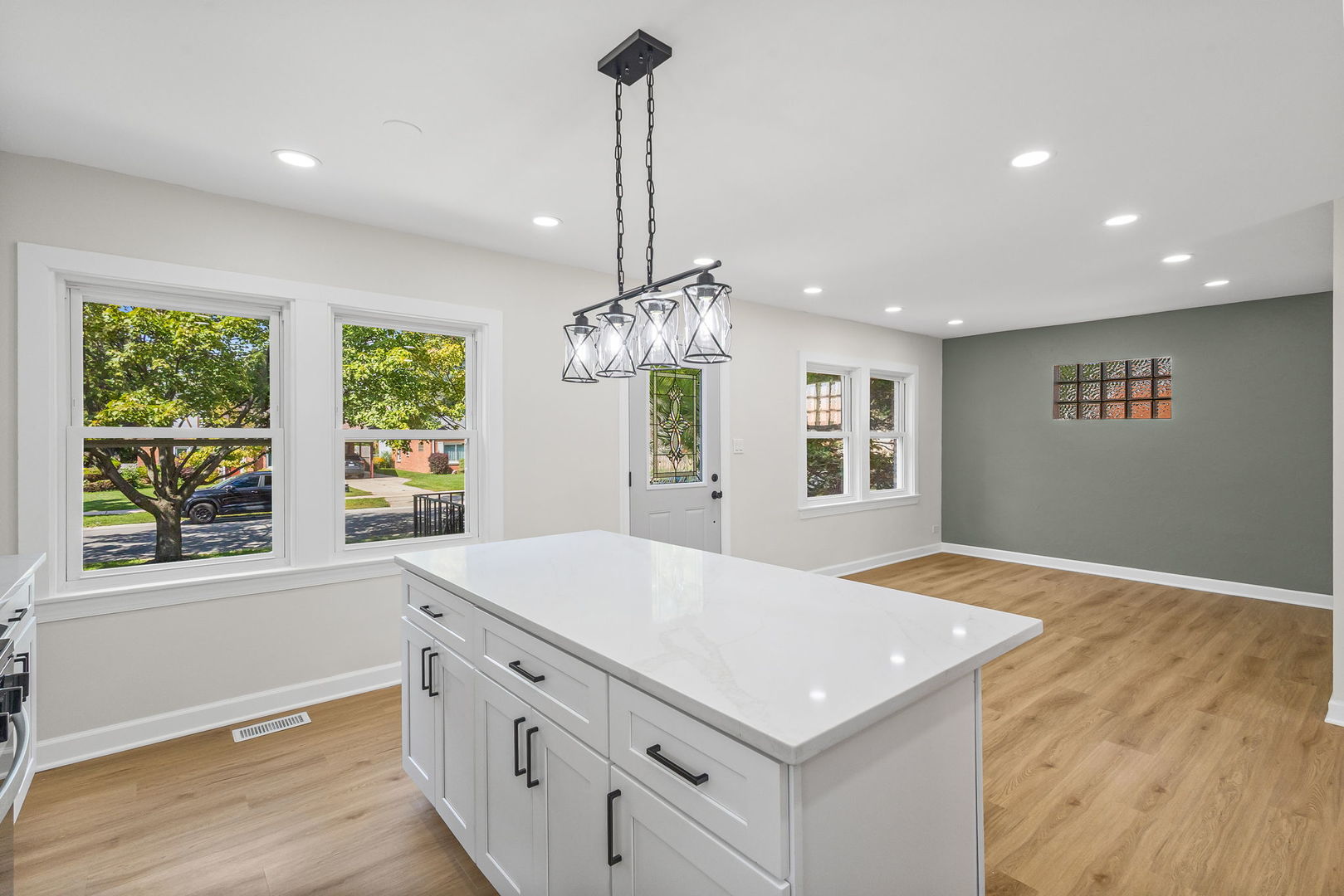 4423 Kolze Avenue, Schiller Park, IL 60176