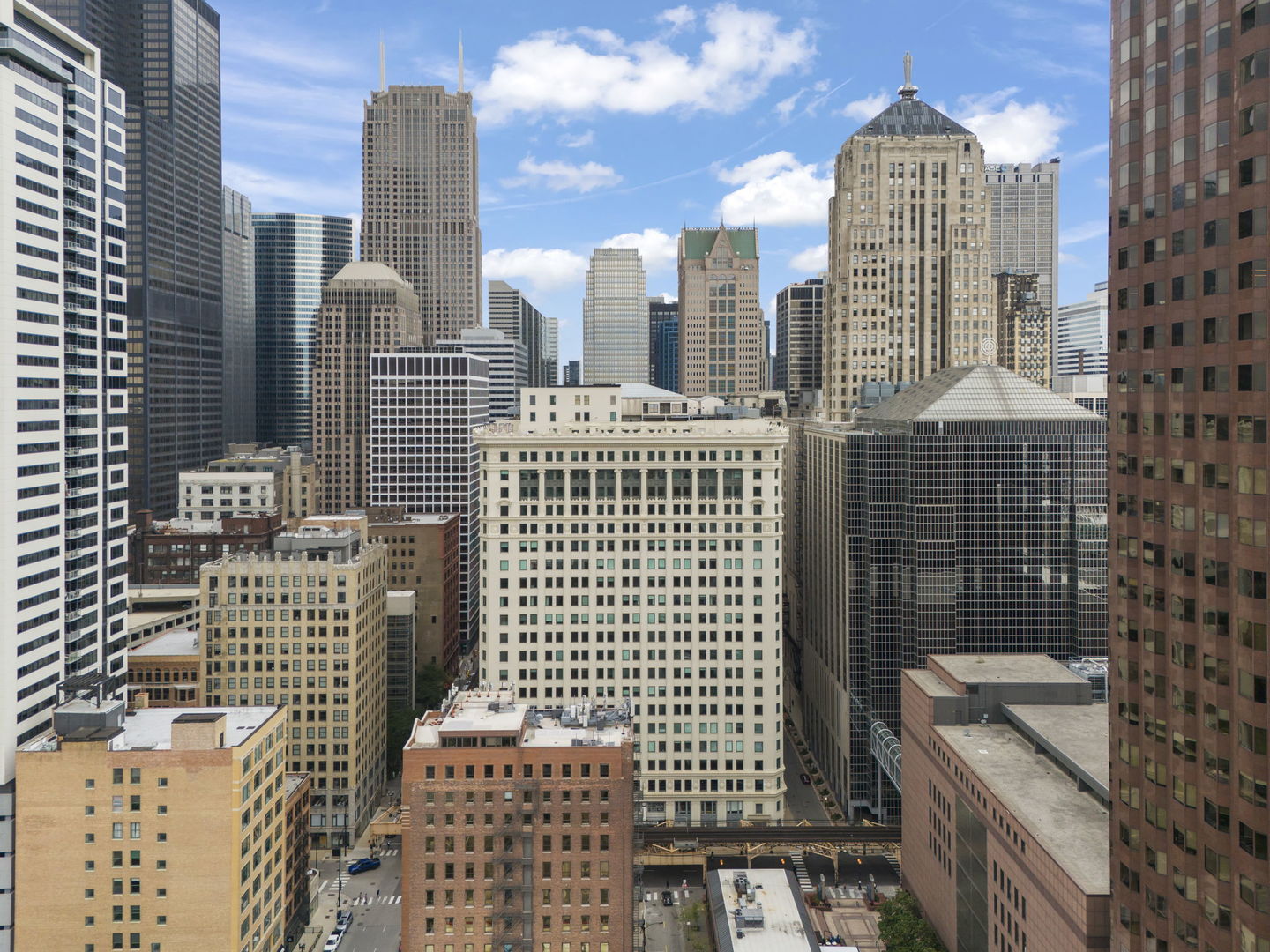 611 S Wells Street #2402, Chicago, IL 60607