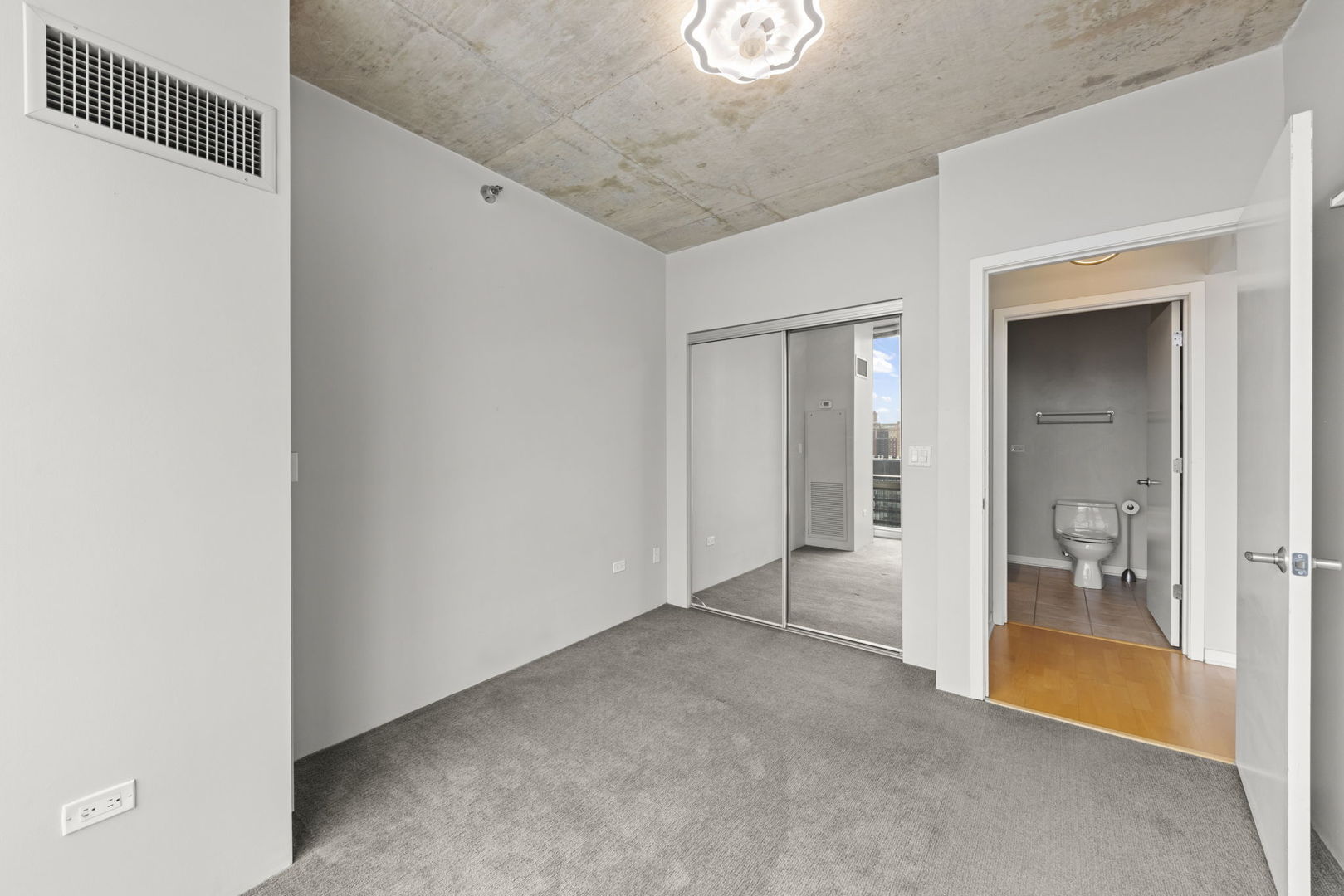611 S Wells Street #2402, Chicago, IL 60607