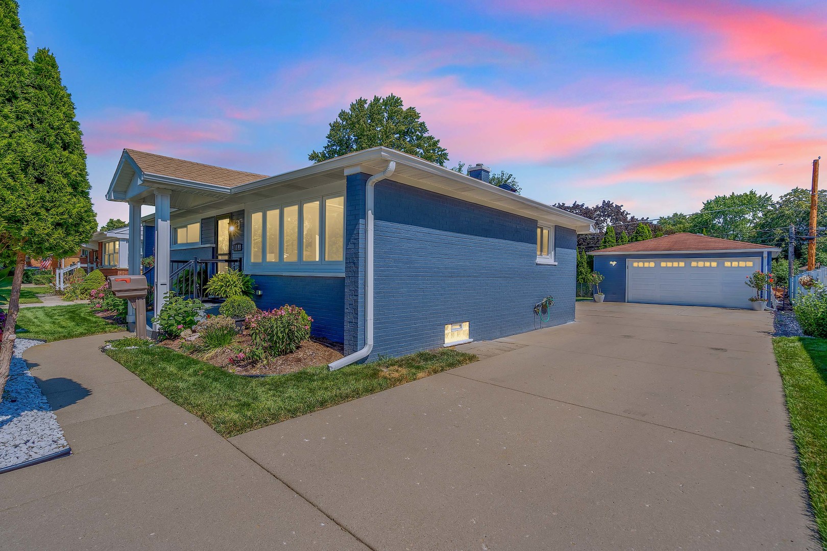 1193 Mohawk Drive, Elgin, IL 60120