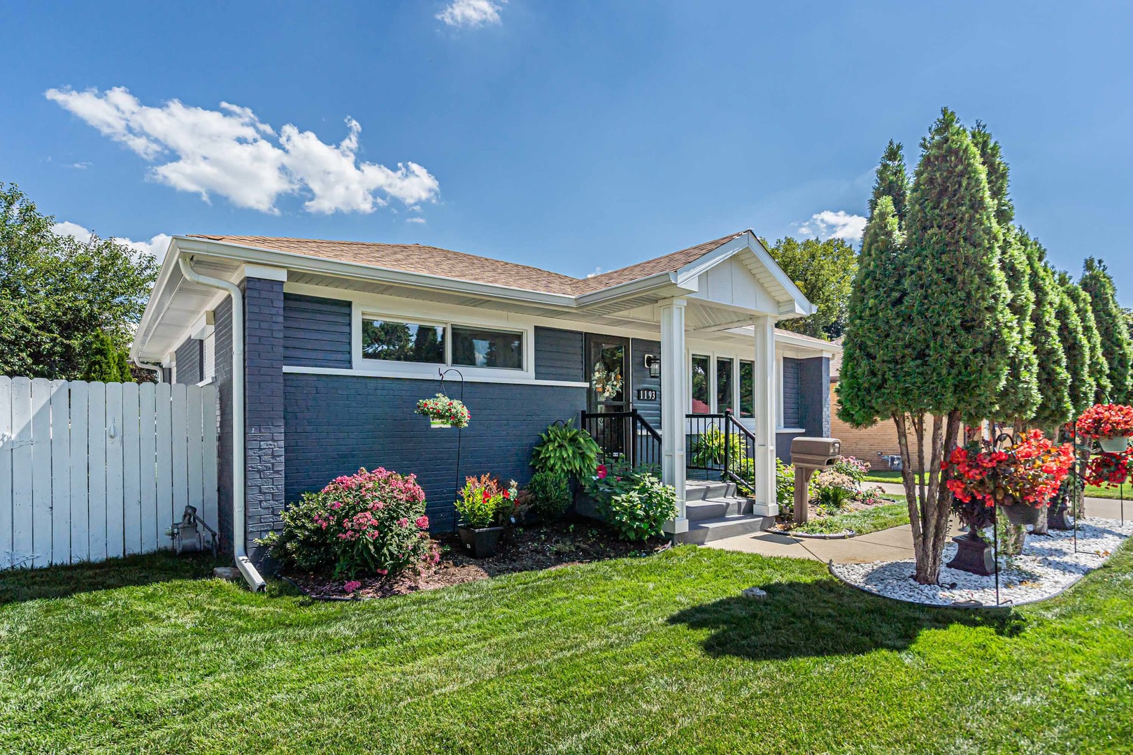 1193 Mohawk Drive, Elgin, IL 60120