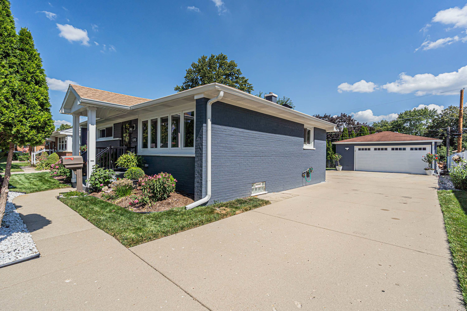 1193 Mohawk Drive, Elgin, IL 60120