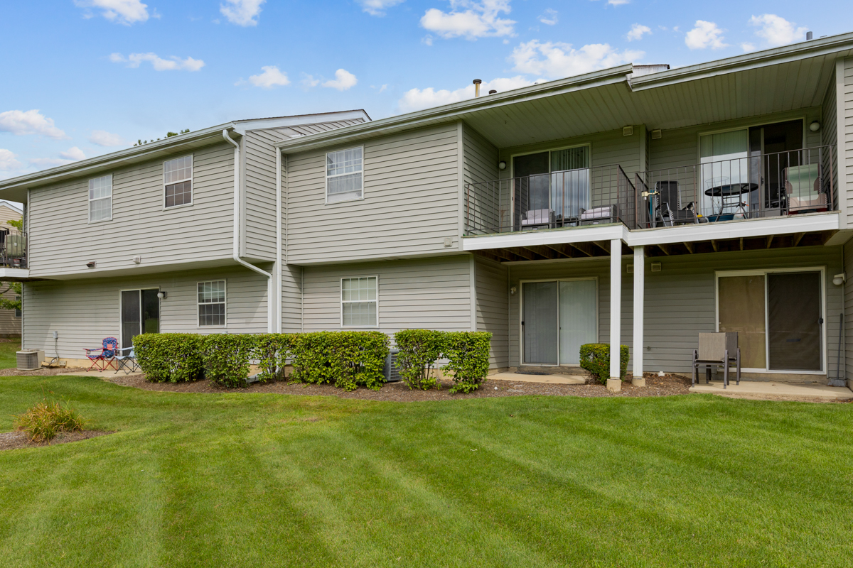 109 Gant Circle #C, Streamwood, IL 60107