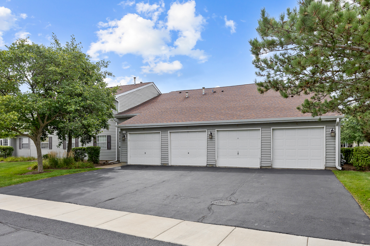 109 Gant Circle #C, Streamwood, IL 60107