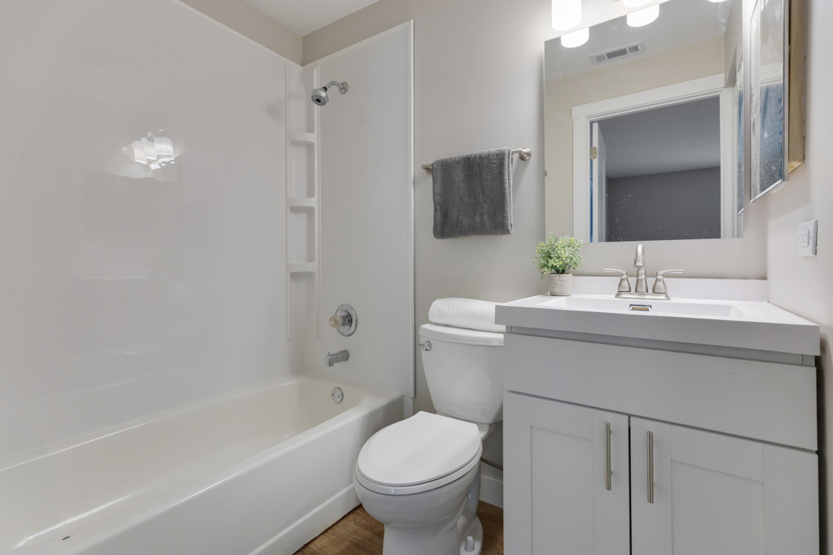 109 Gant Circle #C, Streamwood, IL 60107