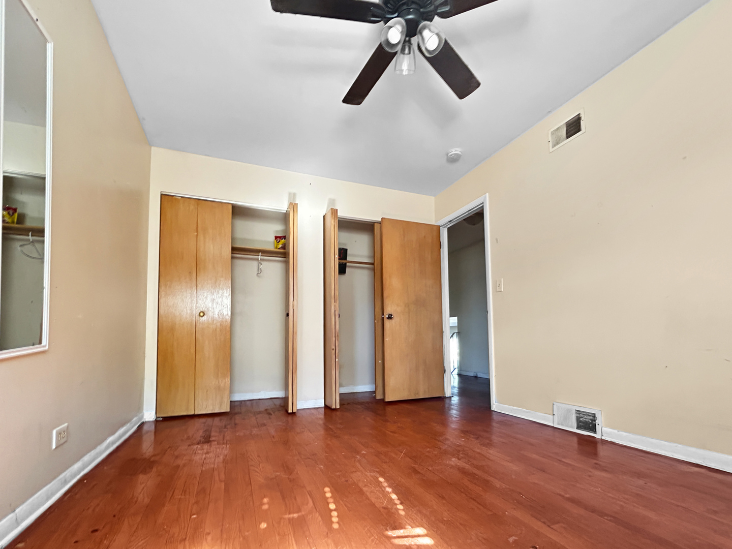 10 N ADAMS Drive, Addison, IL 60101