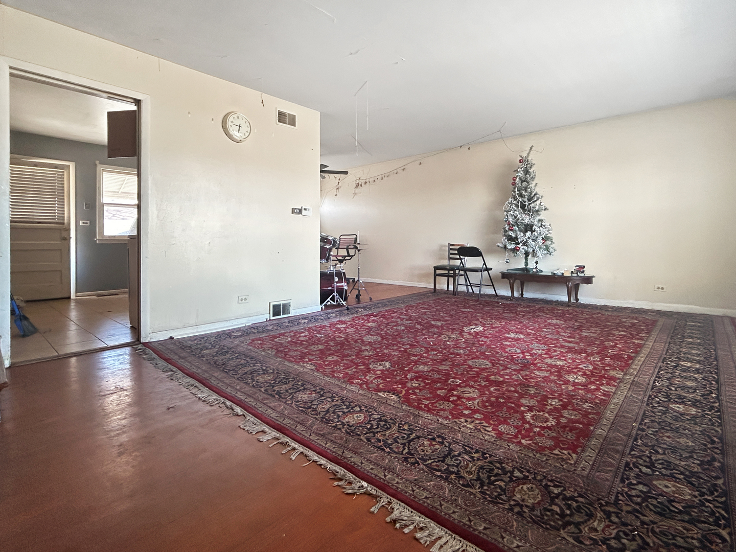 10 N ADAMS Drive, Addison, IL 60101