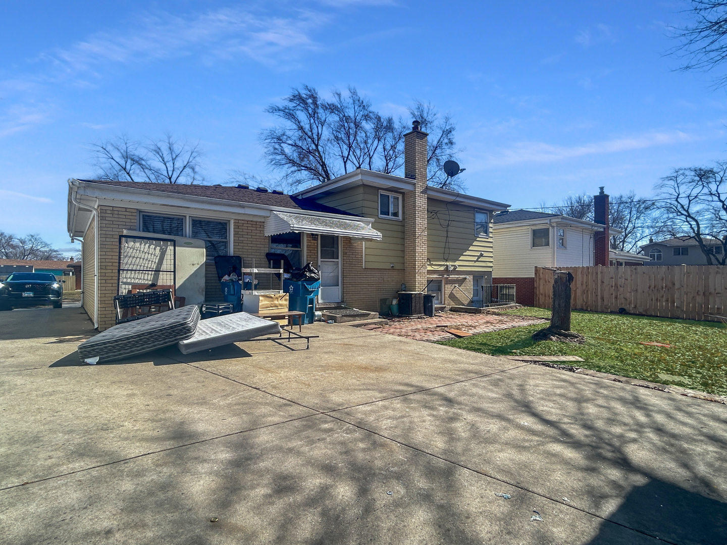 10 N ADAMS Drive, Addison, IL 60101