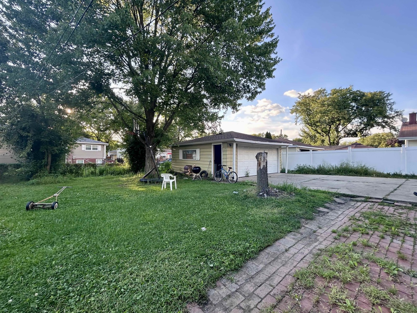 10 N ADAMS Drive, Addison, IL 60101
