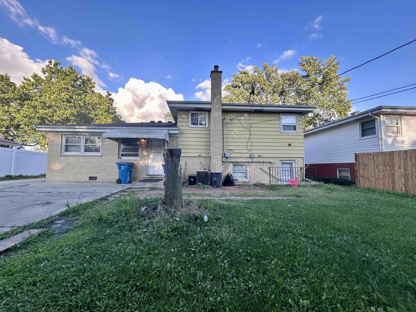 10 N ADAMS Drive, Addison, IL 60101