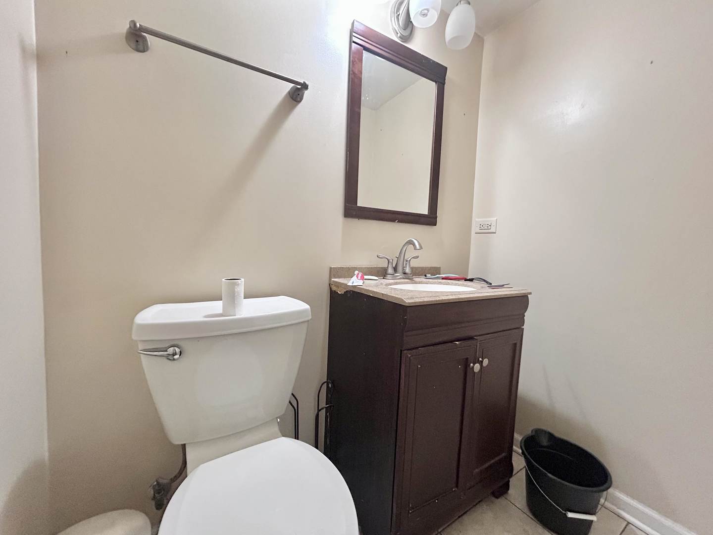 10 N ADAMS Drive, Addison, IL 60101