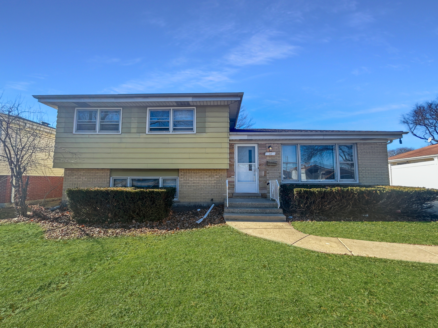 10 N ADAMS Drive, Addison, IL 60101