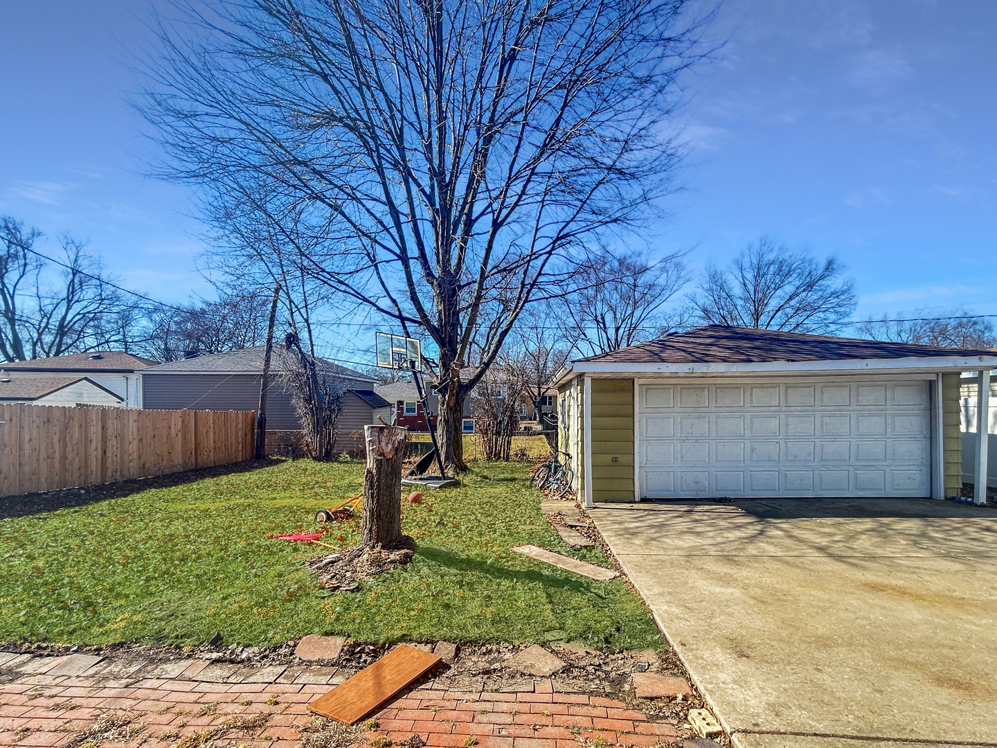 10 N ADAMS Drive, Addison, IL 60101