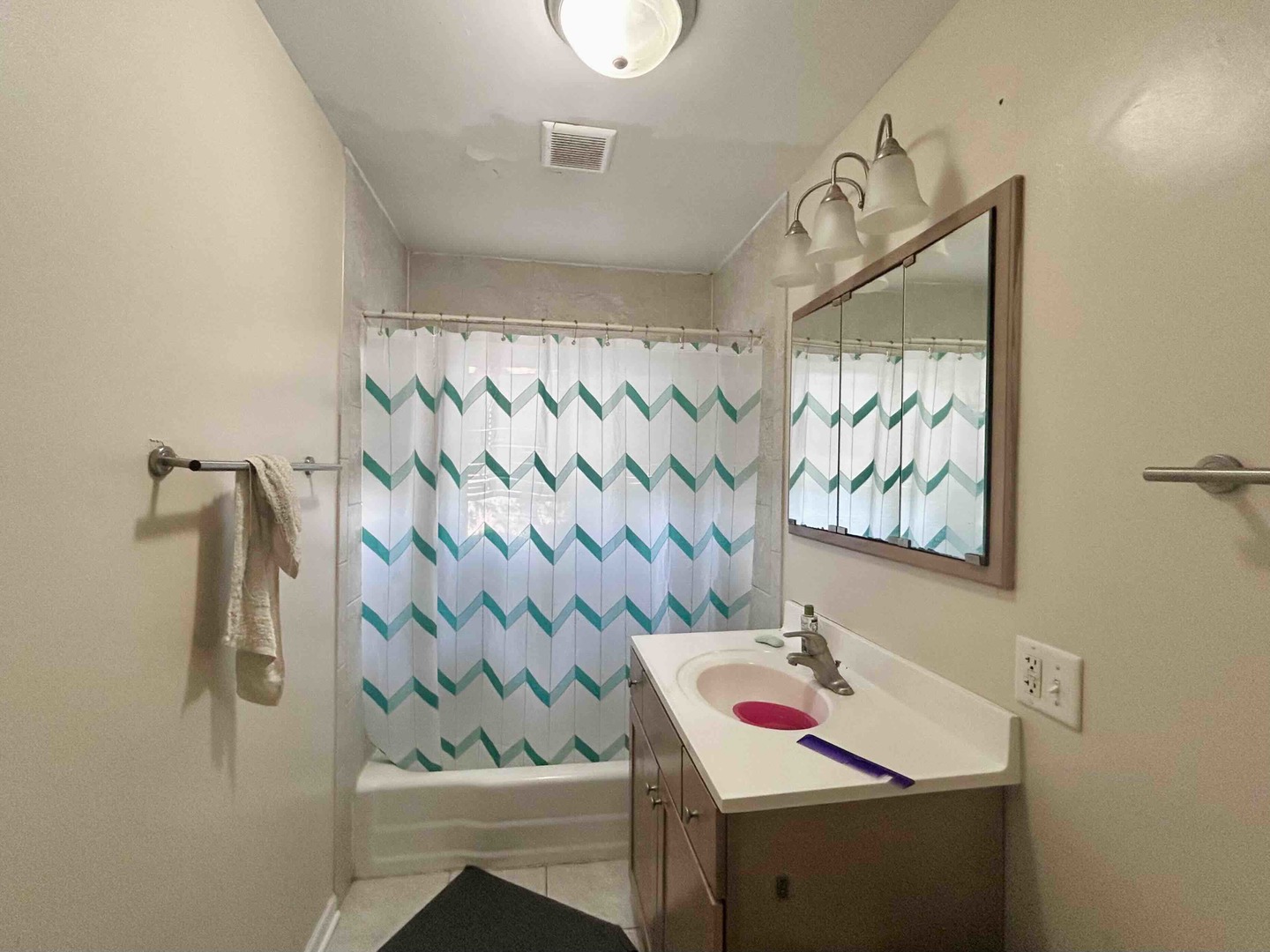 10 N ADAMS Drive, Addison, IL 60101