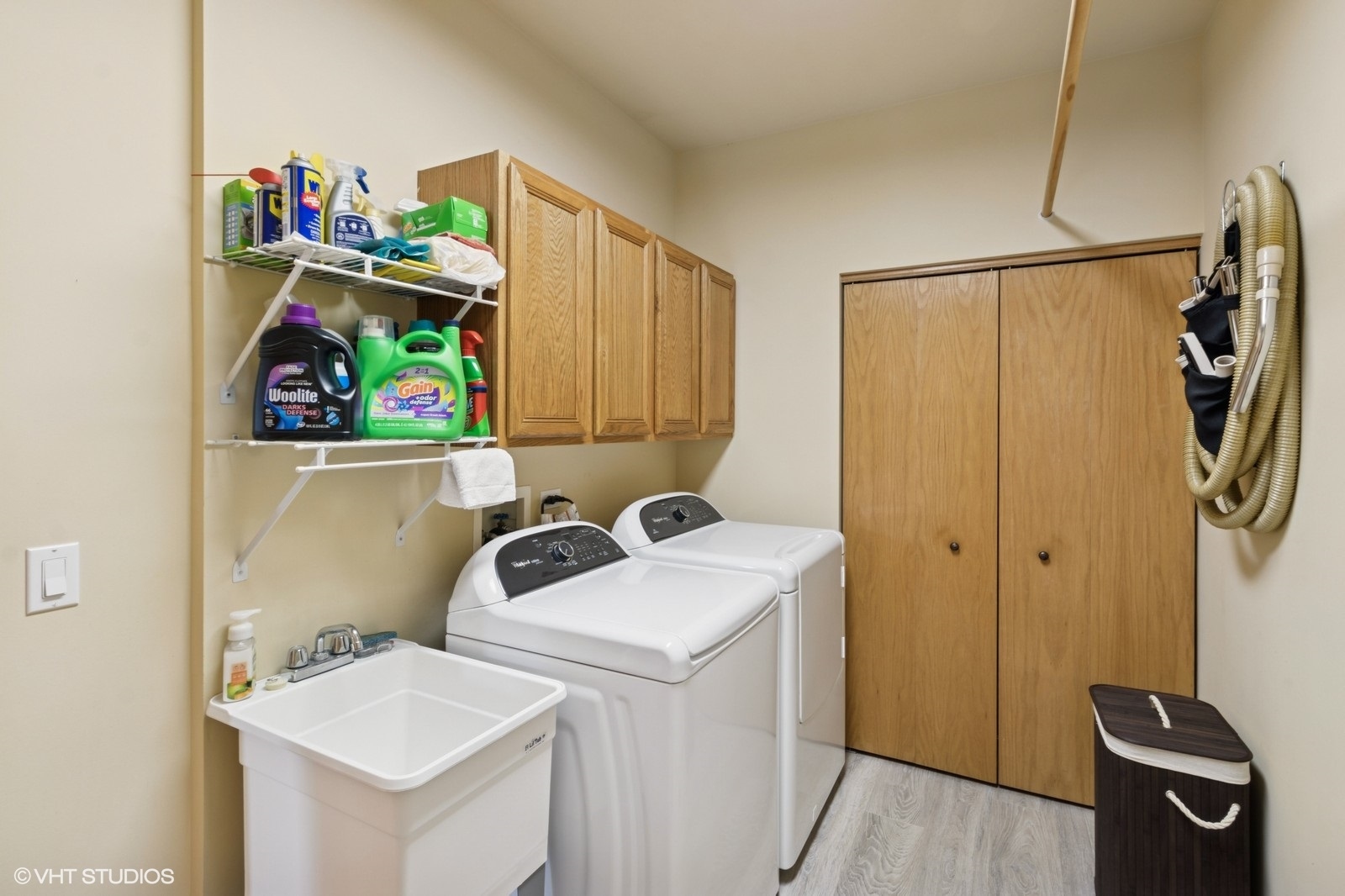 5 N Chestnut Court, Hawthorn Woods, IL 60047