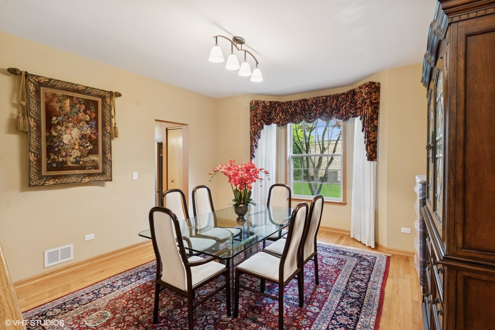 5 N Chestnut Court, Hawthorn Woods, IL 60047
