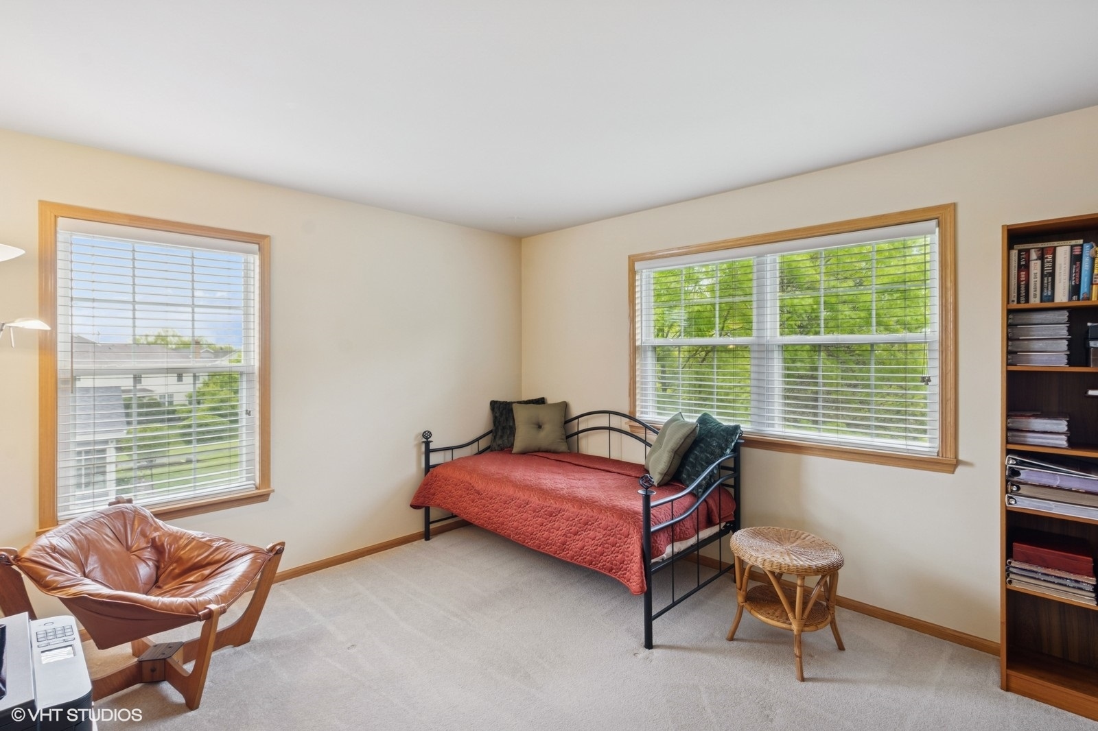 5 N Chestnut Court, Hawthorn Woods, IL 60047