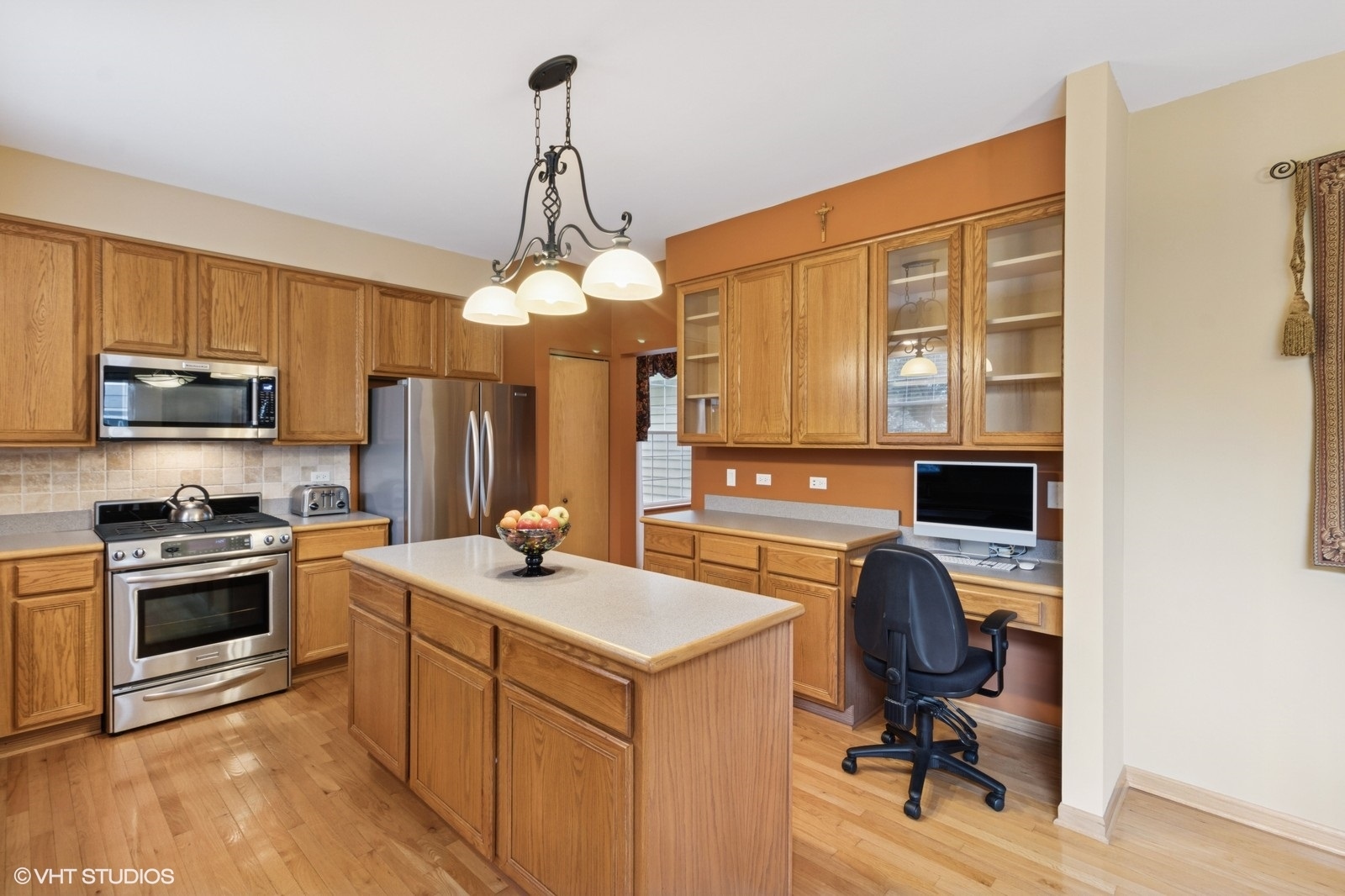 5 N Chestnut Court, Hawthorn Woods, IL 60047
