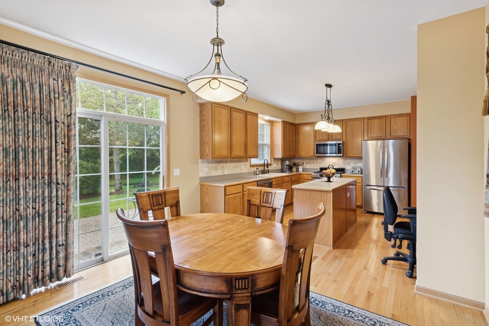 5 N Chestnut Court, Hawthorn Woods, IL 60047
