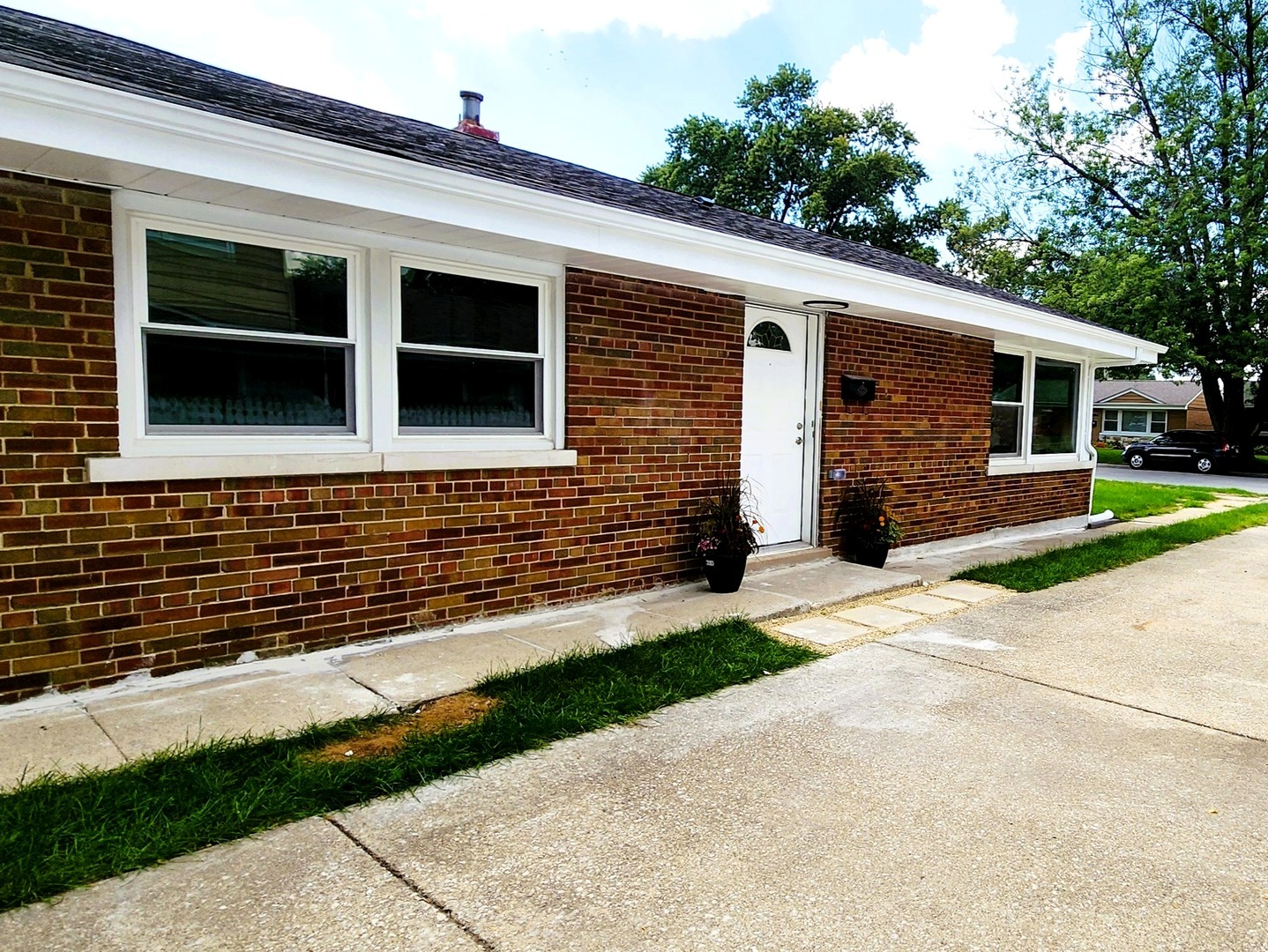 9817 S Maplewood Avenue, Evergreen Park, IL 60805