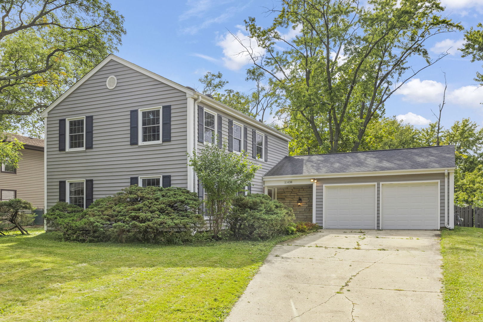 2S630 Devonshire Lane, Glen Ellyn, IL 60137