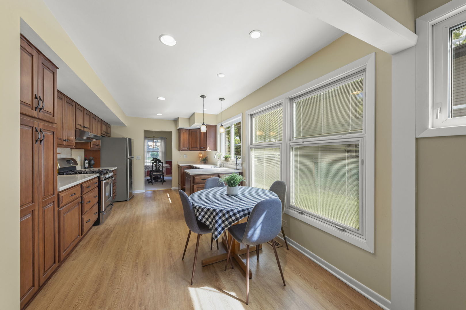 2S630 Devonshire Lane, Glen Ellyn, IL 60137