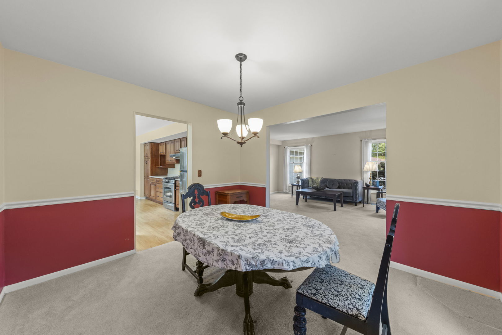 2S630 Devonshire Lane, Glen Ellyn, IL 60137