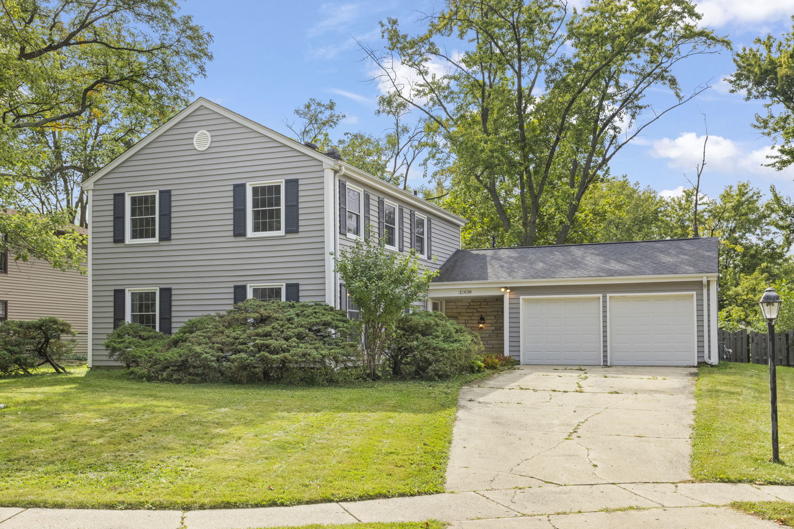 2S630 Devonshire Lane, Glen Ellyn, IL 60137