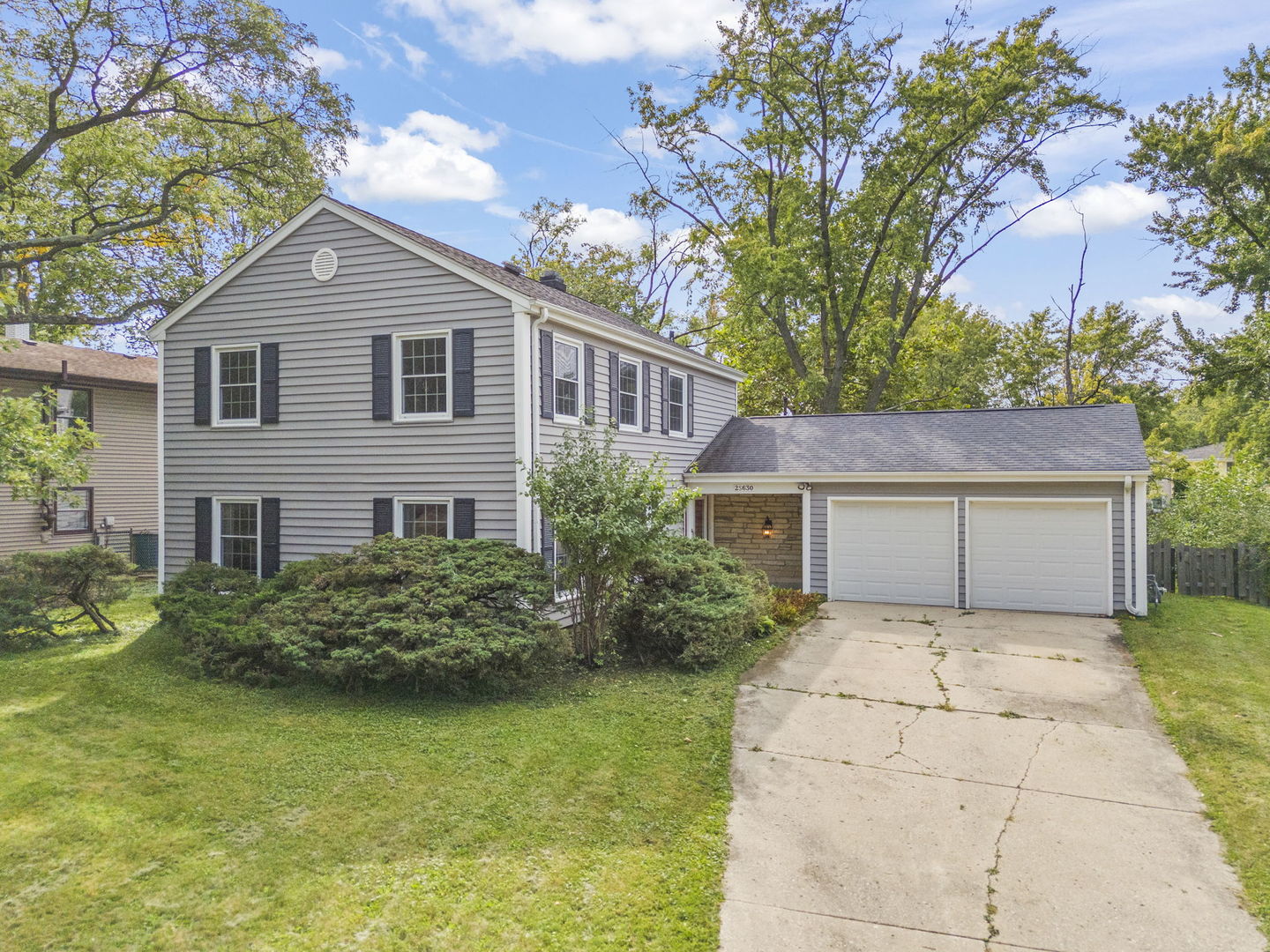 2S630 Devonshire Lane, Glen Ellyn, IL 60137