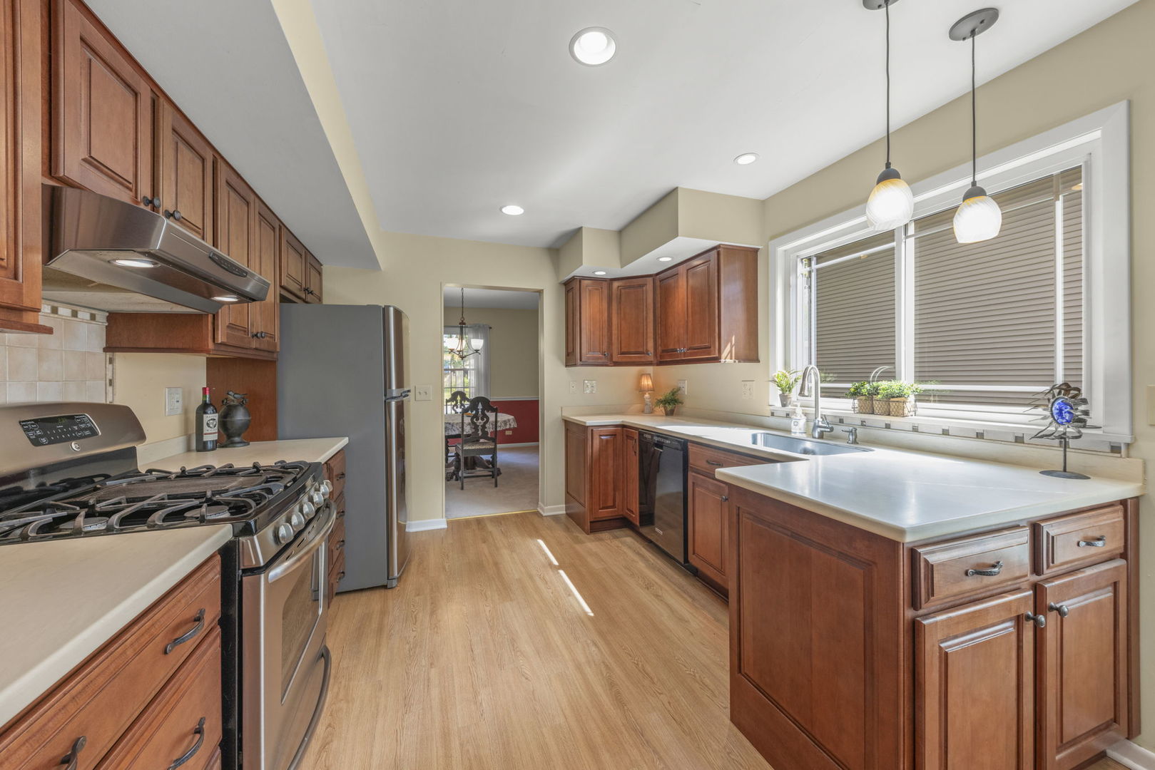 2S630 Devonshire Lane, Glen Ellyn, IL 60137